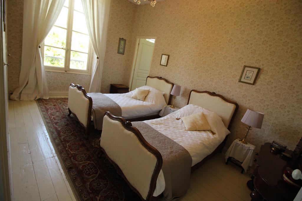 Bed and Breakfast Manoir Angle Blanzay-sur-Boutonne Номер фото